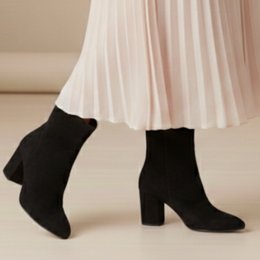 NEW Vionic Dryden Almond Toe Black Suede Ankle Boots Size 10